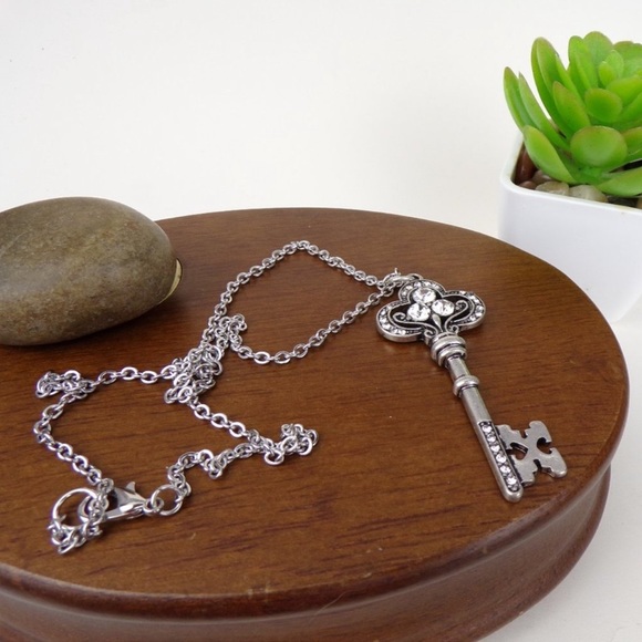 Rhinestone Key Pendant Silver Tone Necklace - Picture 2 of 4